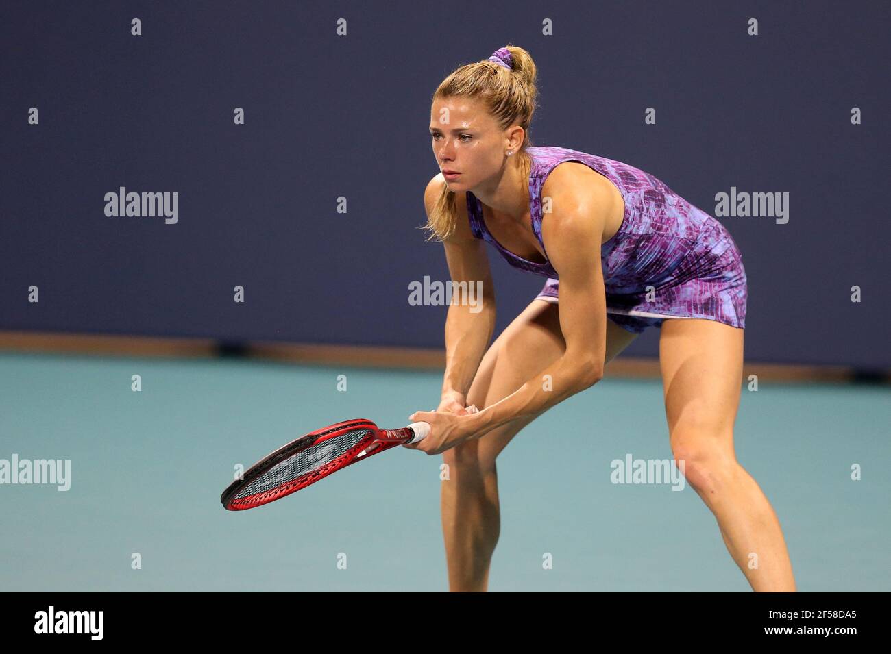 Miami Gardens, Floride, États-Unis. 24 mars 2021. Camila Giorgi vu jouer le jour 3 de l'Open de Miami le 24 mars 2021 au Hard Rock Stadium à Miami Gardens, Floride personnes: Camila Giorgi crédit: Hoo Me/Media Punch/Alay Live News Banque D'Images