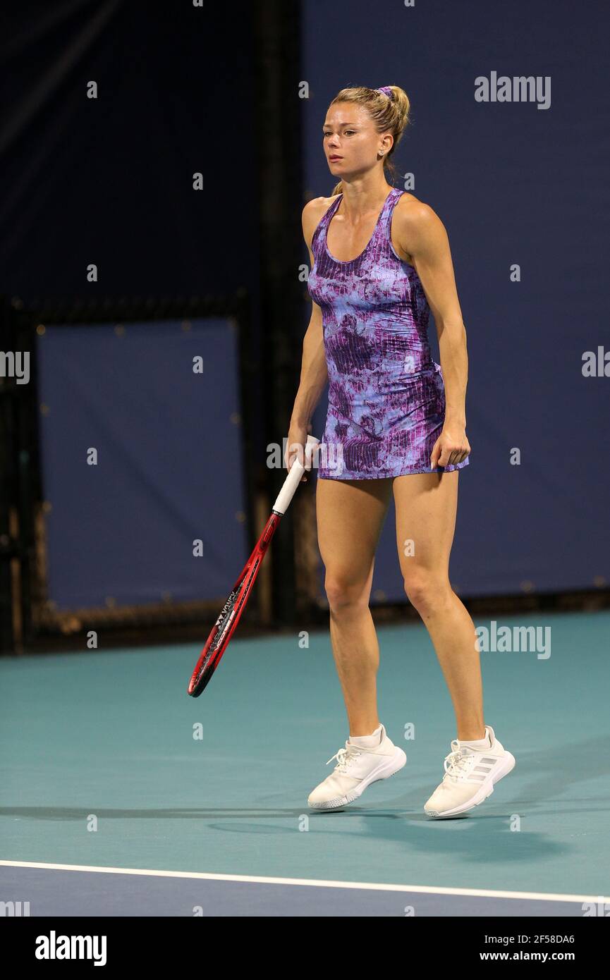 Miami Gardens, Floride, États-Unis. 24 mars 2021. Camila Giorgi vu jouer le jour 3 de l'Open de Miami le 24 mars 2021 au Hard Rock Stadium à Miami Gardens, Floride personnes: Camila Giorgi crédit: Hoo Me/Media Punch/Alay Live News Banque D'Images