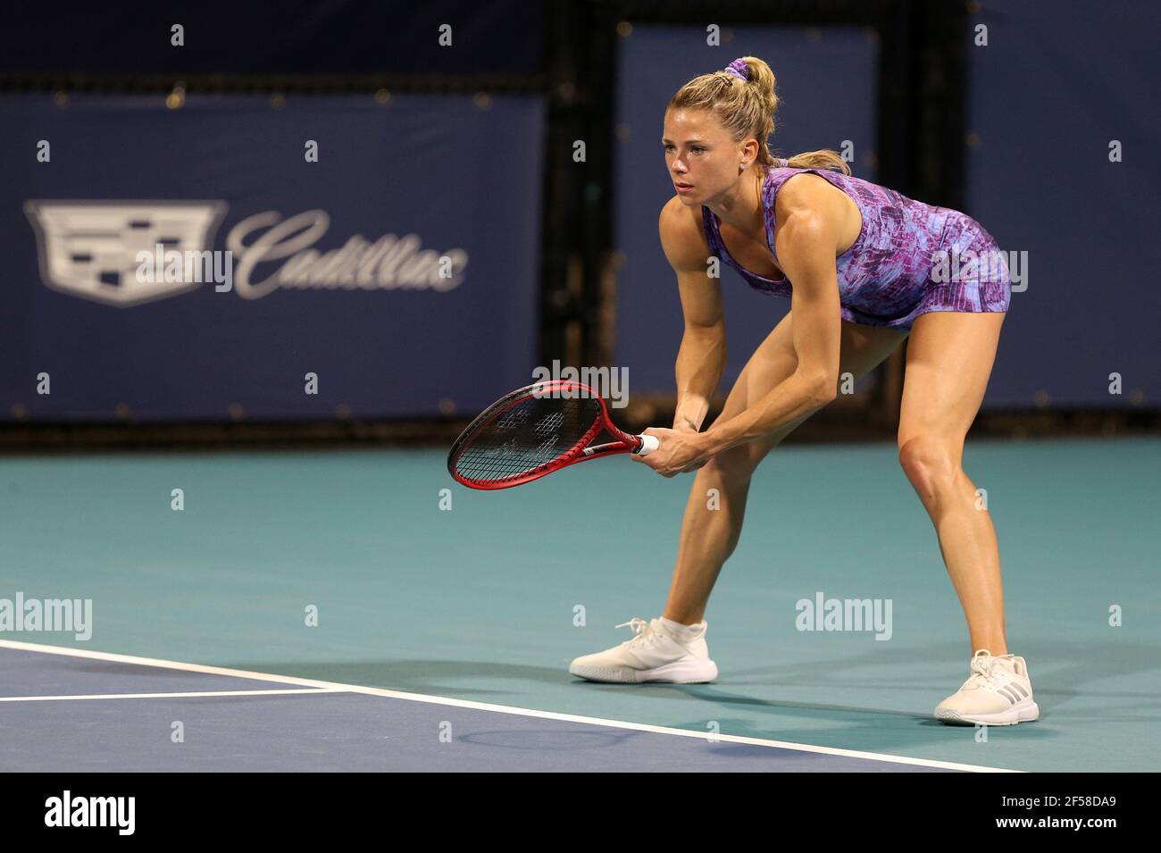 Miami Gardens, Floride, États-Unis. 24 mars 2021. Camila Giorgi vu jouer le jour 3 de l'Open de Miami le 24 mars 2021 au Hard Rock Stadium à Miami Gardens, Floride personnes: Camila Giorgi crédit: Hoo Me/Media Punch/Alay Live News Banque D'Images