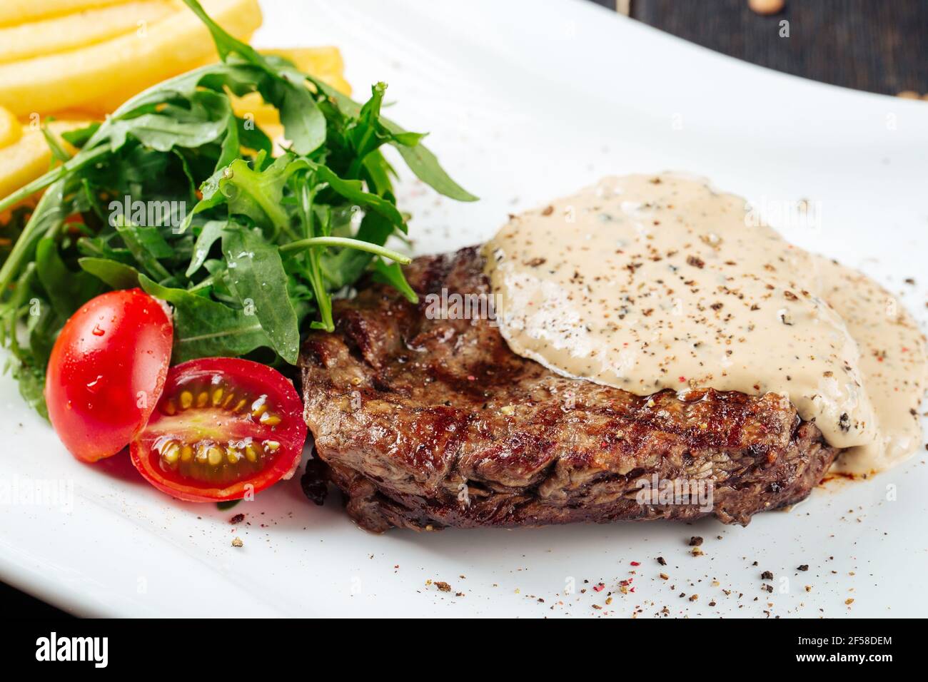 Filet mignon steaks sauce aux champignons avec pommes de terre Banque D'Images