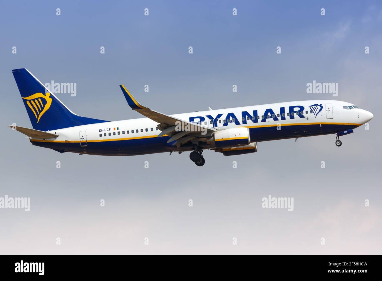 Palma de Majorque, Espagne - 21 juillet 2018 : atterrissage d'un avion Ryanair Boeing B737-800 à l'aéroport de Palma de Majorque en Espagne. Banque D'Images