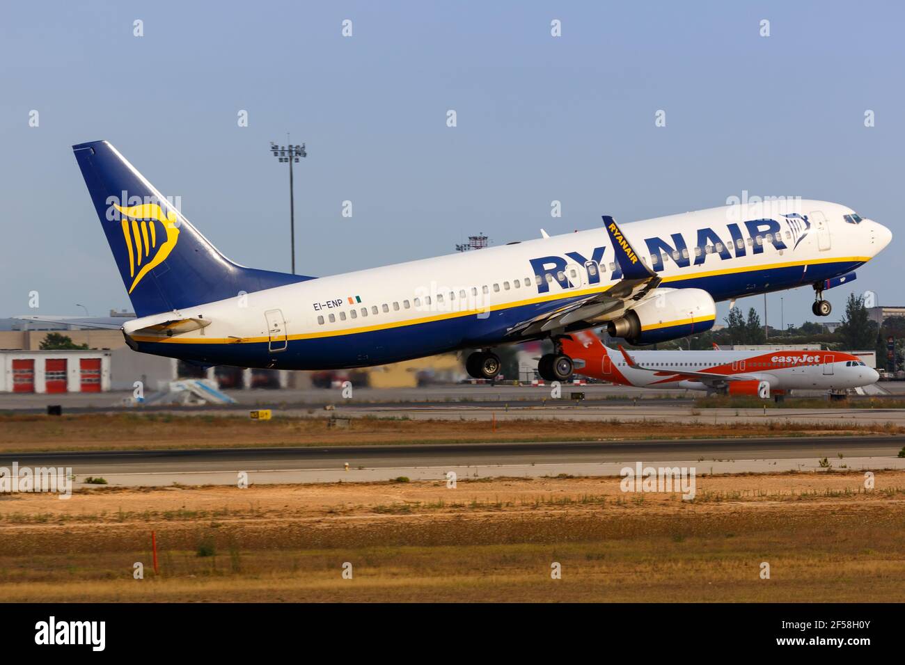 Palma de Majorque, Espagne - 21 juillet 2018 : décollage de l'avion Ryanair Boeing B737-800 à l'aéroport de Palma de Majorque en Espagne. Banque D'Images