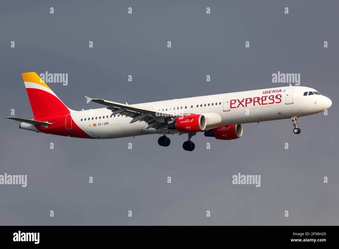 Palma de Mallorca, Espagne - 21 juillet 2018 : l'avion Iberia Express Airbus A321 débarque à l'aéroport de Palma de Majorque en Espagne. Airbus est une airc européenne Banque D'Images