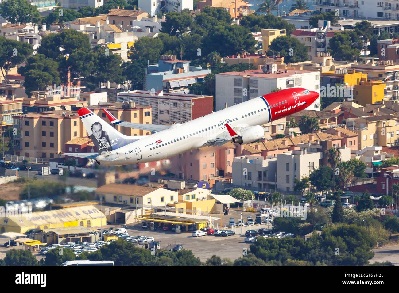 Palma de Mallorca, Espagne - 21 juillet 2018 : photo aérienne d'un Boeing B737-800 norvégien qui s'envolera à l'aéroport de Palma de Majorque en Espagne. Banque D'Images