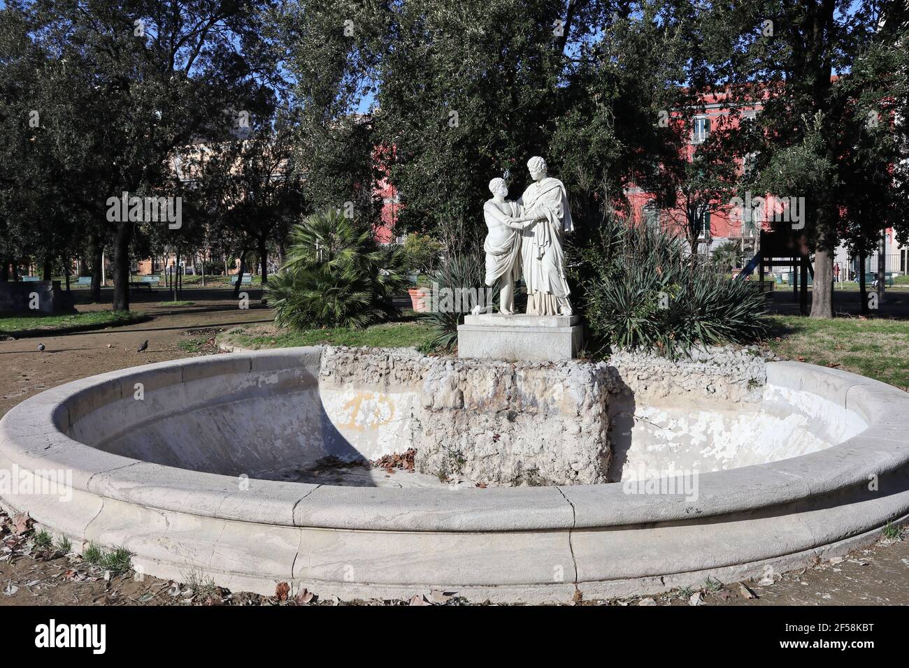 Napoli - Fontana di Lucio Papirio nella villa comunale Banque D'Images