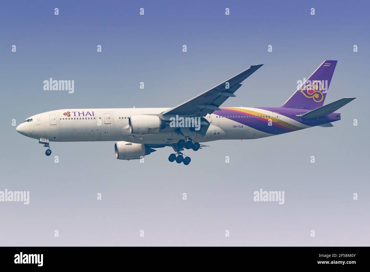 Bangkok, Thaïlande - 24. Janvier 2018 : Boeing 777 de Thai Airways à l'aéroport Suvarnabhumi de Bangkok (BKK) en Thaïlande. Boeing est un fabricant d'avions b Banque D'Images