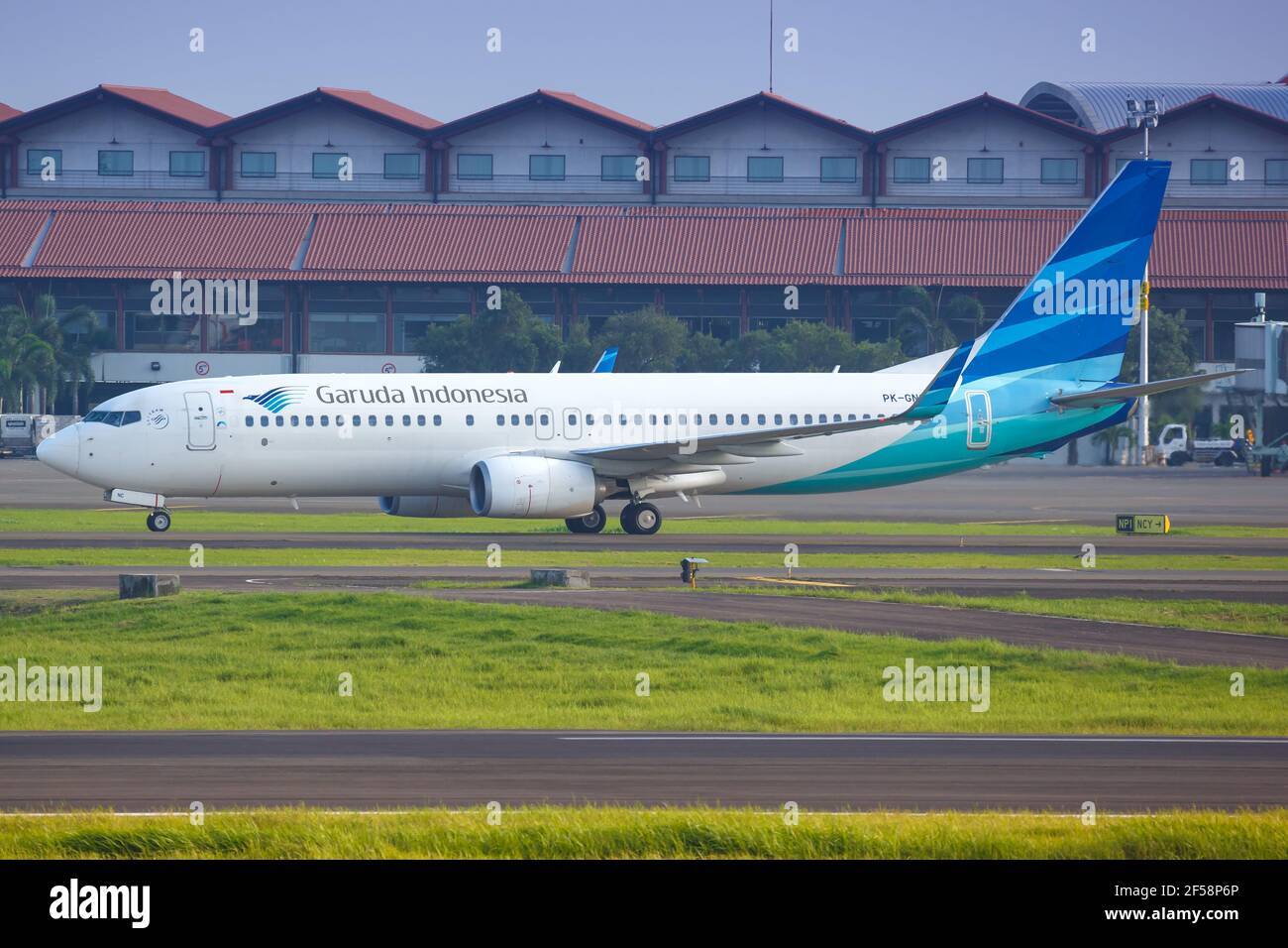 Jakarta, Indonésie – 27. Janvier 2018 : Boeing 737-800 Garuda Indonesia à l'aéroport de Jakarta (CGK) en Indonésie. Boeing est un fabricant d'avions basé Banque D'Images