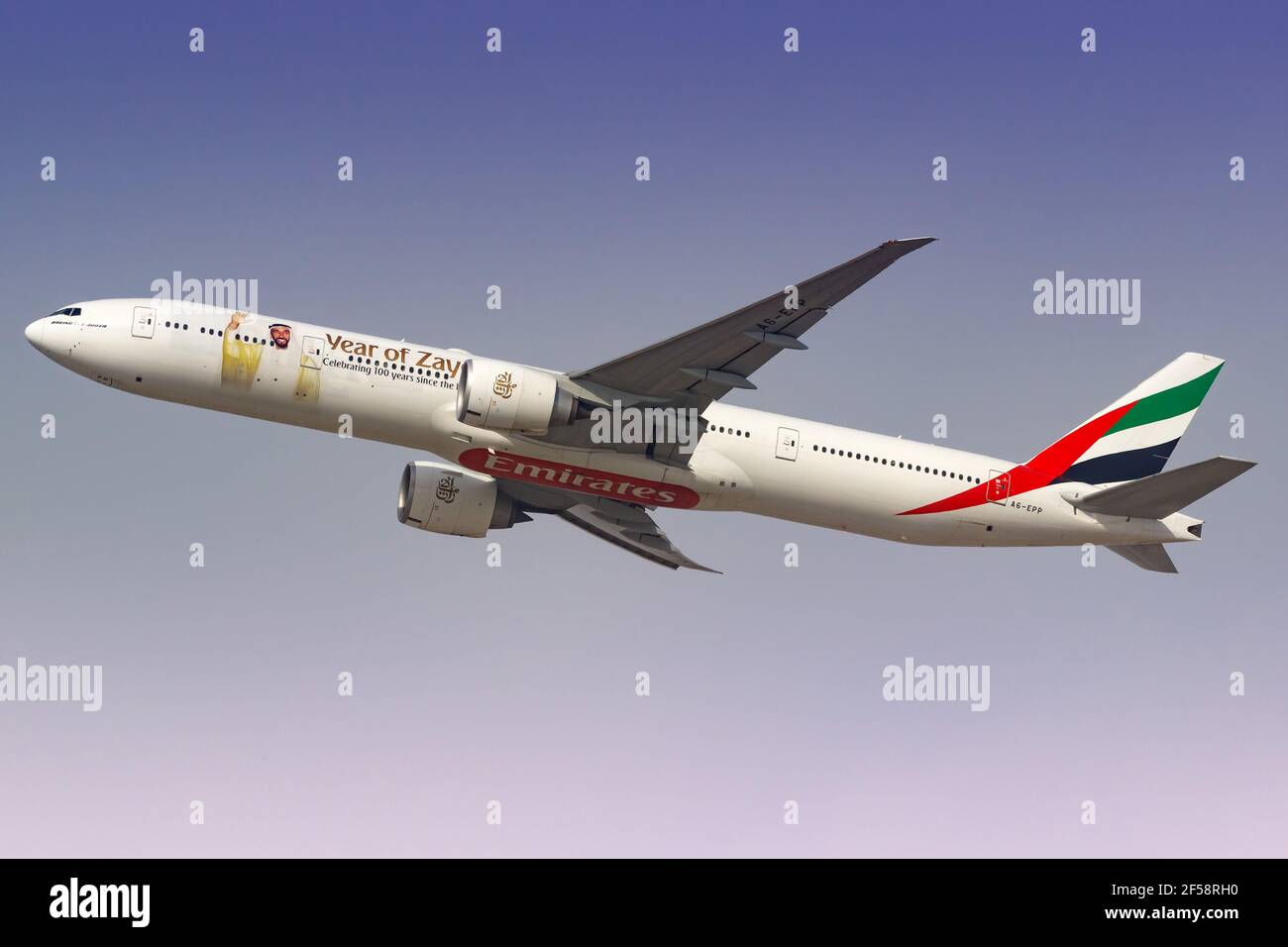 Dubaï, Émirats arabes Unis – 21. Février 2018 : Emirates Boeing 777-300ER à l'aéroport international de Dubaï (DXB) aux Émirats arabes Unis. Boeing est Banque D'Images