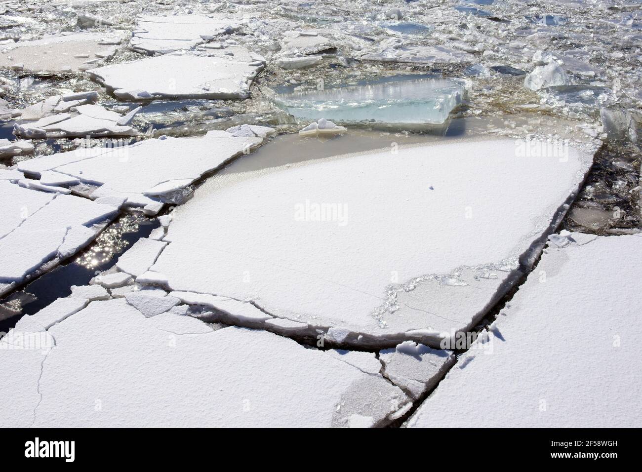 Fiche technique de la glace brisée dans le canal de Saimaa Lappeenranta, Finlande Banque D'Images