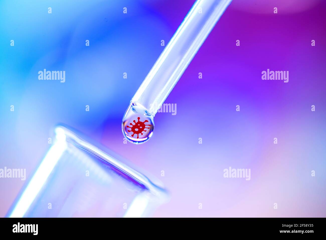 Modèle de virus dans une goutte de liquide. Recherche sur le coronavirus. Vaccin contre le coronavirus. Pipette chimique avec une goutte de liquide et un tube à essai sur fond bleu Banque D'Images