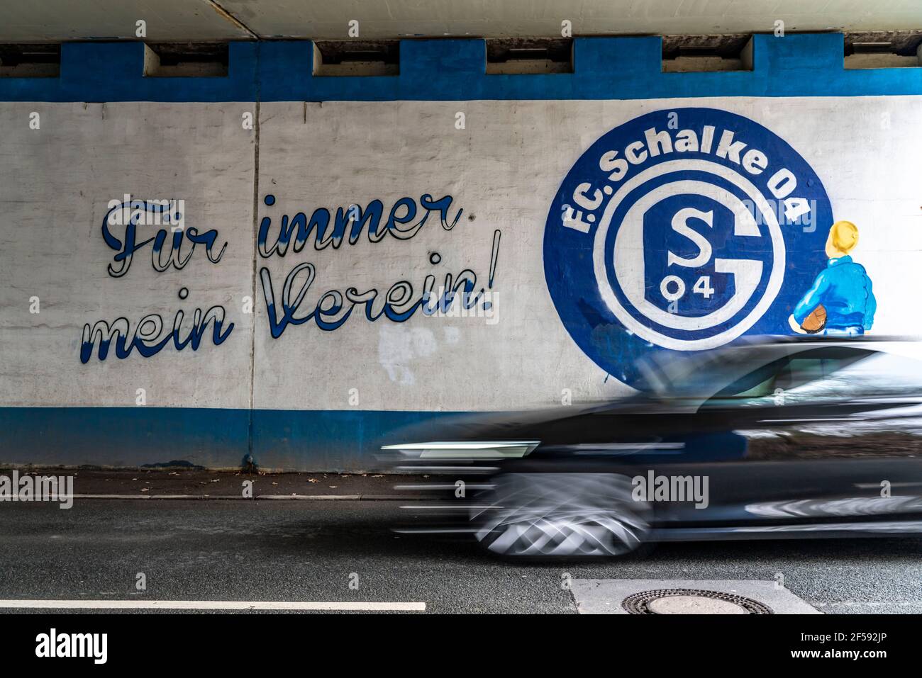 Fresque, peinture des fans du club Bundesliga FC Schalke 04, au stade Schalke, Veltins Arena, tunnel routier, à Gelsenkirchen, NRW, Allemagne Banque D'Images