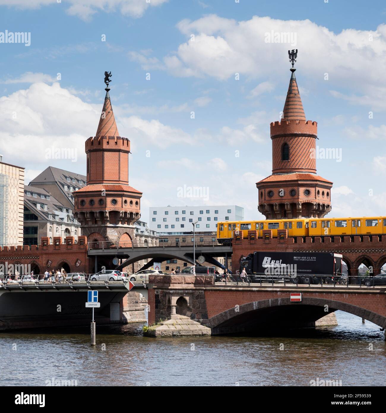 Gothique En Brique Banque d'image et photos Alamy