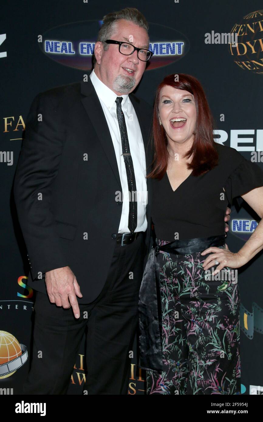 24 mars 2021, Universal City, CA, Etats-Unis: LOS ANGELES - 24 MARS: Chris Haston, Kate Flannery à la 14ème Family film Awards à l'Hôtel Universal Hilton le 24 mars 2021 à Universal City, CA (Credit image: © Kay Blake/ZUMA Wire) Banque D'Images