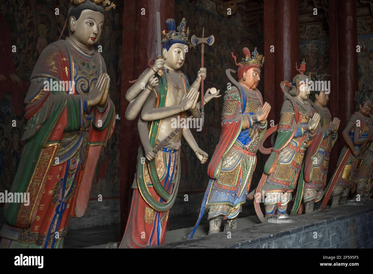 Partie de 20 statues de divinité au Mahavira Hall dans le temple de Huayan ou au monastère de Huayan à Datong, province du Shanxi en Chine. Banque D'Images