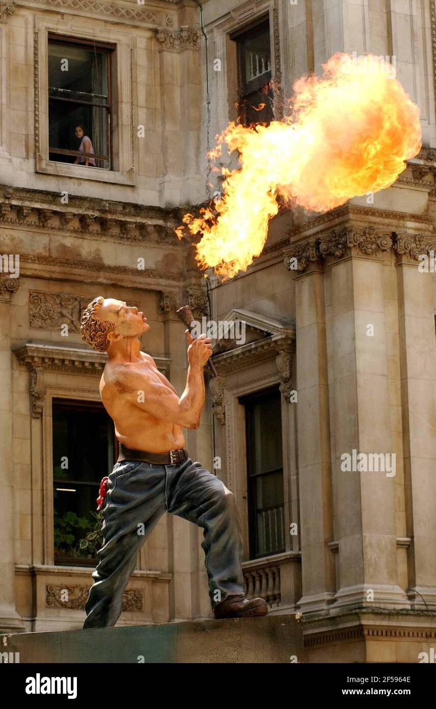 'HELL BENT' PAR DAVID MACH, PARTIE DE L'EXPOSITION D'ÉTÉ RA.28/5/03 PILSTON Banque D'Images