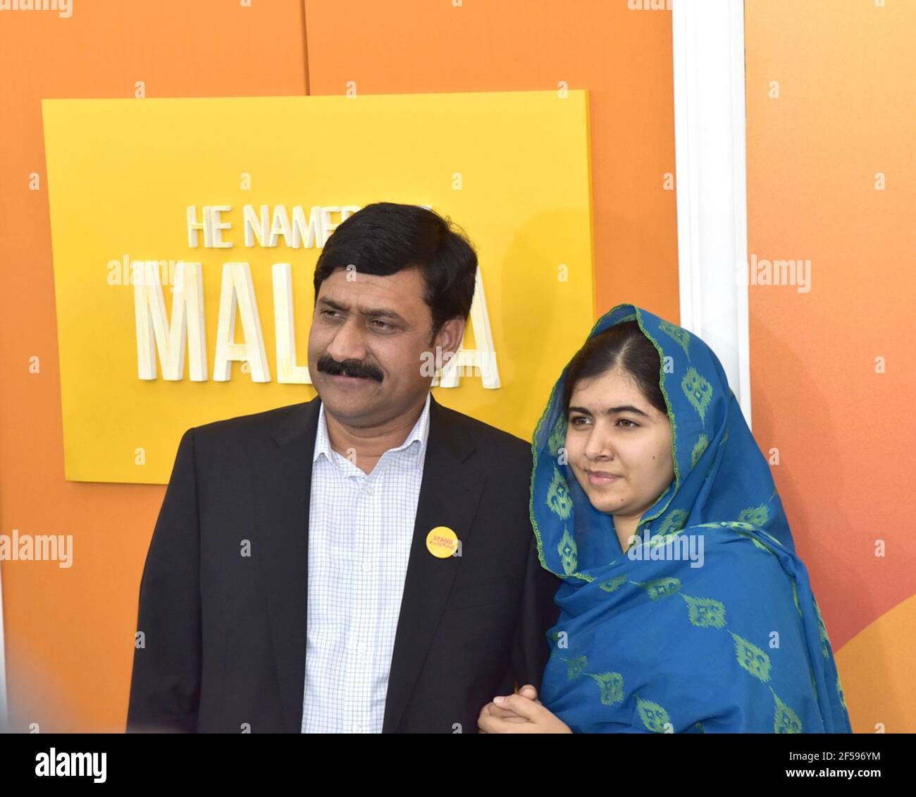 New York, NY, le 24 septembre 2015, Ziauddin Yousafzai et Malala Yousafzai assistent à la première « il m'a nommé Malala » de New York au théâtre Ziegfeld Banque D'Images
