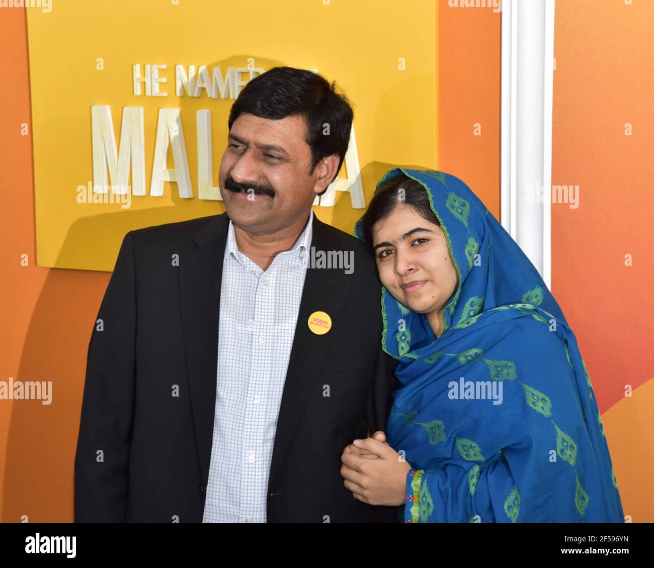 New York, NY, le 24 septembre 2015, Ziauddin Yousafzai et Malala Yousafzai assistent à la première « il m'a nommé Malala » de New York au théâtre Ziegfeld Banque D'Images