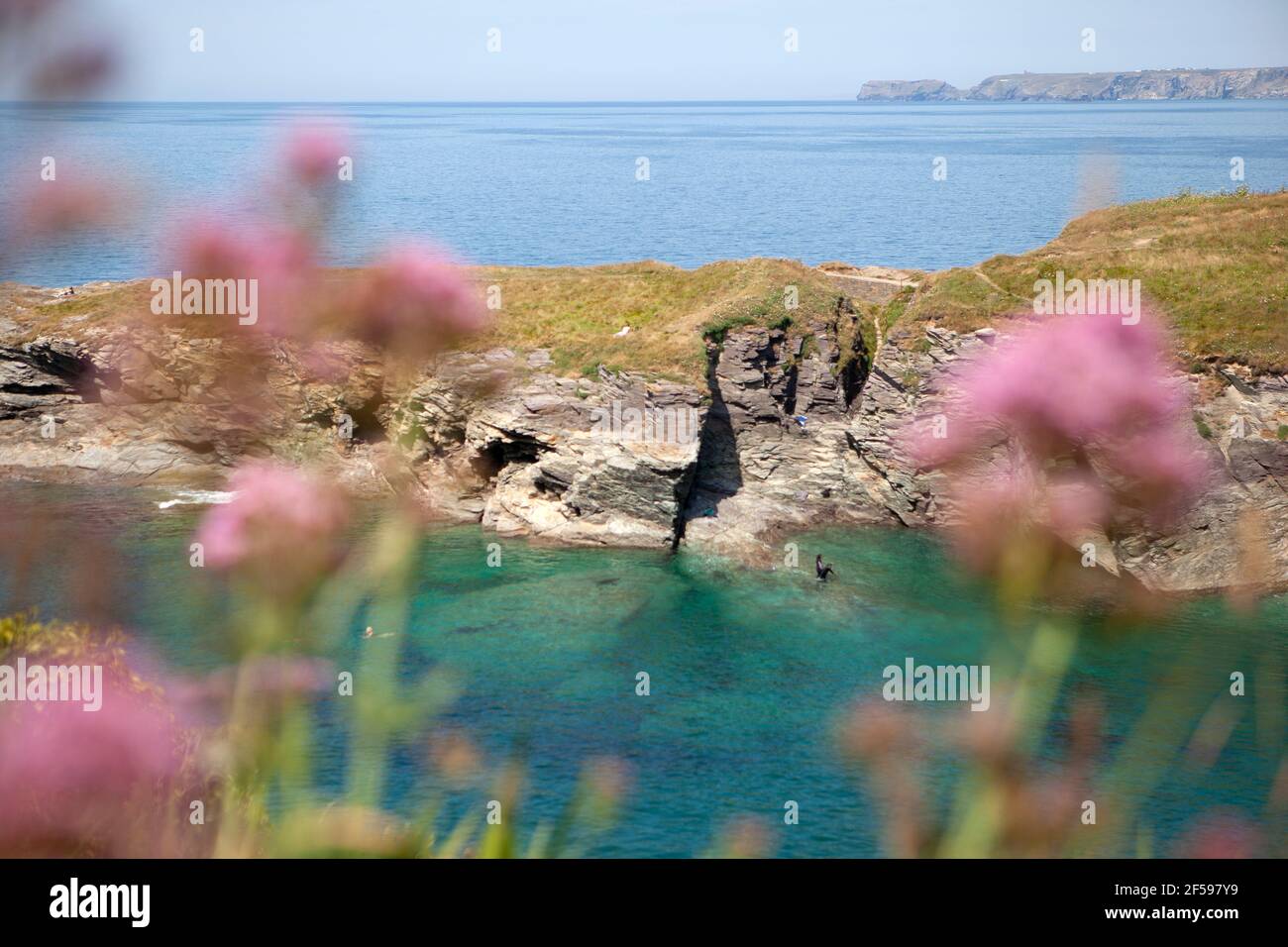 Port Gaverne, Cornwall, Royaume-Uni en été Banque D'Images