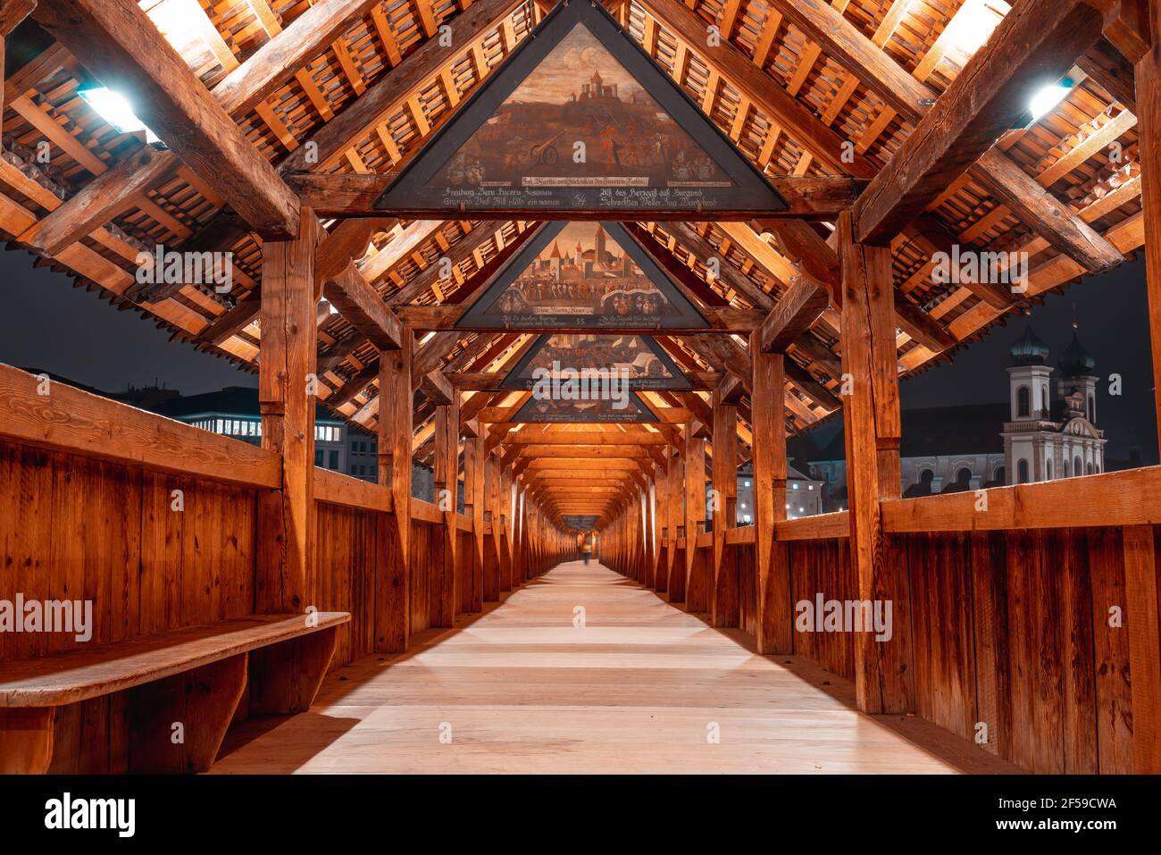 Luzern Kapellbrücke am Vierwaldstättersee BEI Nacht - (Luzern) - Schweiz Banque D'Images