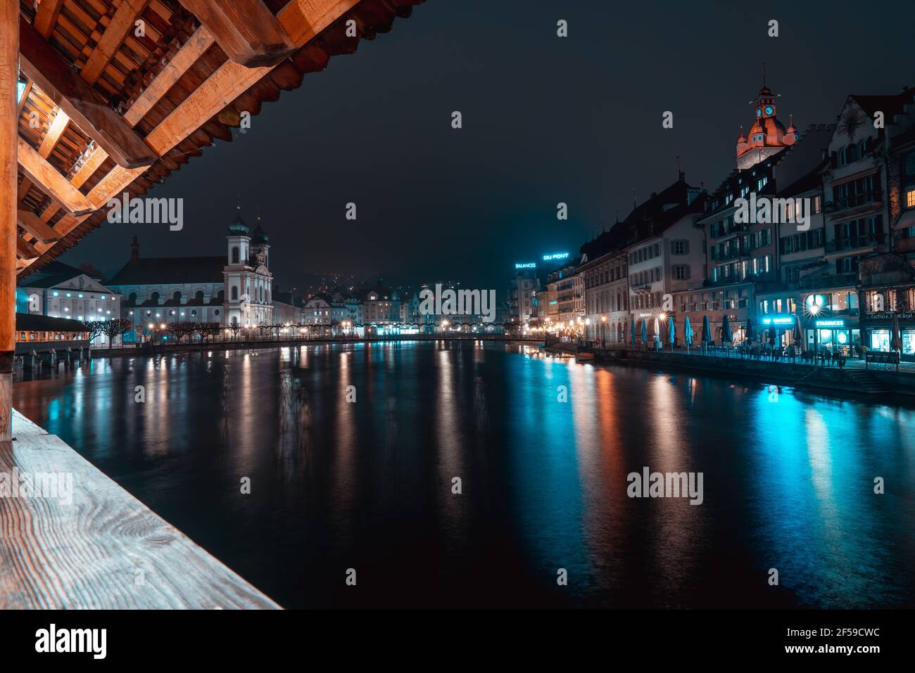 Luzern Kapellbrücke am Vierwaldstättersee BEI Nacht - (Luzern) - Schweiz Banque D'Images