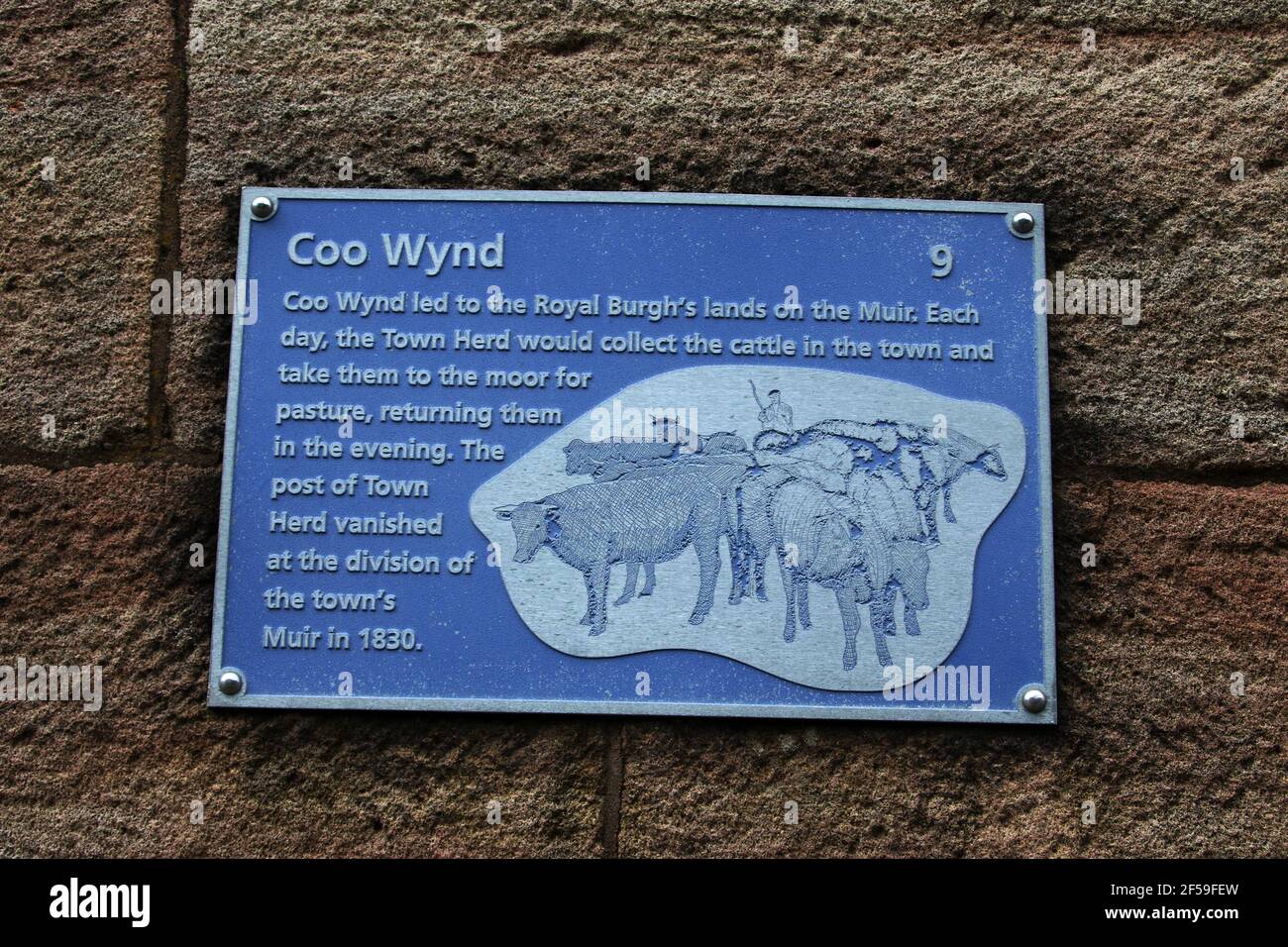 Sanquhar, Dumfries & Galloway, Écosse, Royaume-Uni. 22 mars 2021. Panneaux d'entrée vers Close, Wynd, Courtyard. Le Coo Wynd Banque D'Images