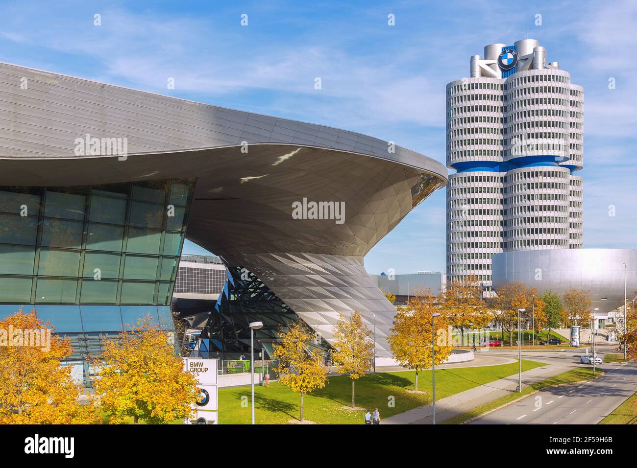 Géographie / voyage, Allemagne, Munich, BMW World, BMW Multi-story building, BMW Museum, droits-supplémentaires-autorisations-Info-non-disponible Banque D'Images