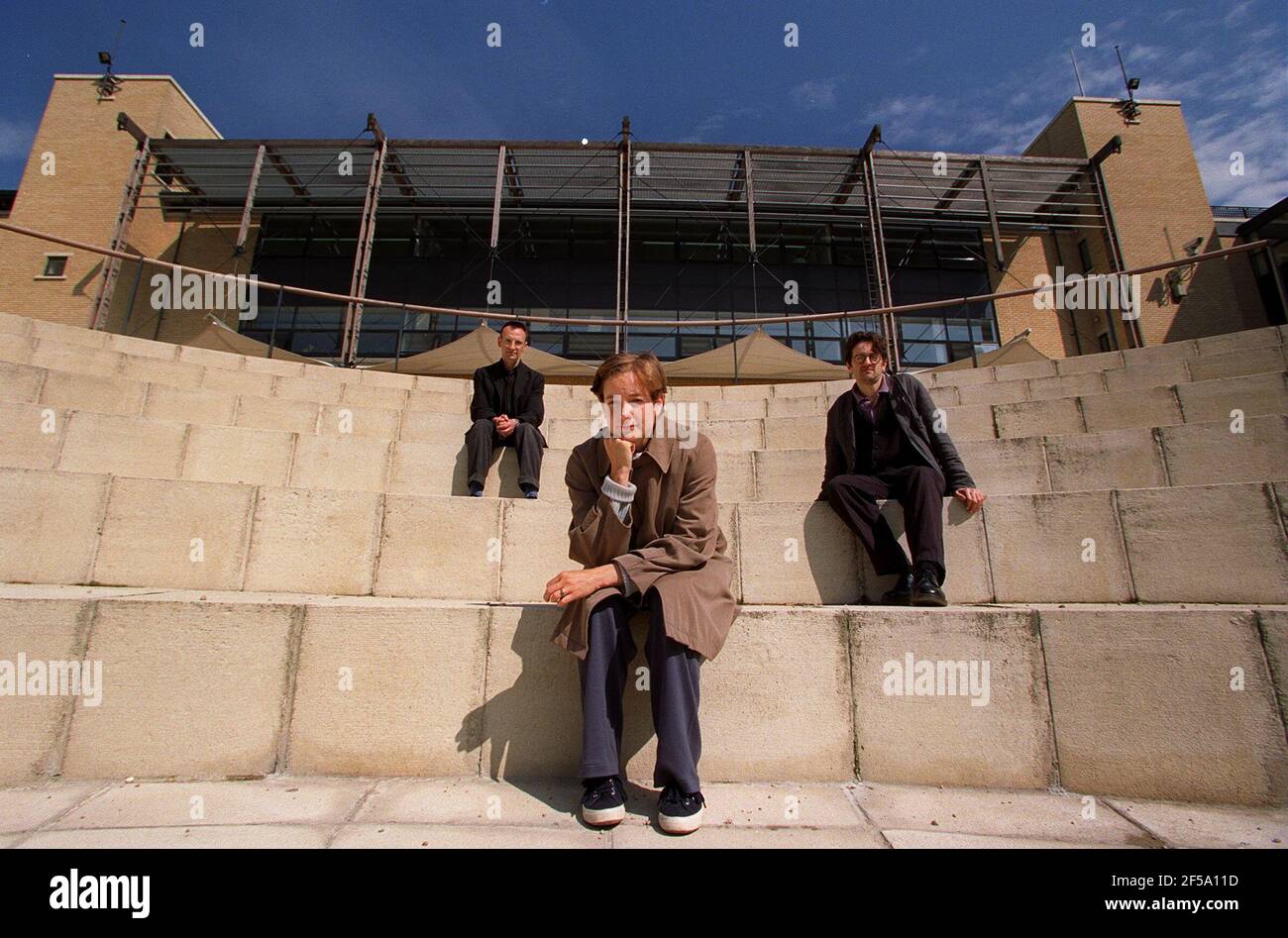 Ellipsis Samantha front Jonathon et Tom, de retour, au Hackney Community College l'une des entrées de la nouvelle édition de londres Banque D'Images