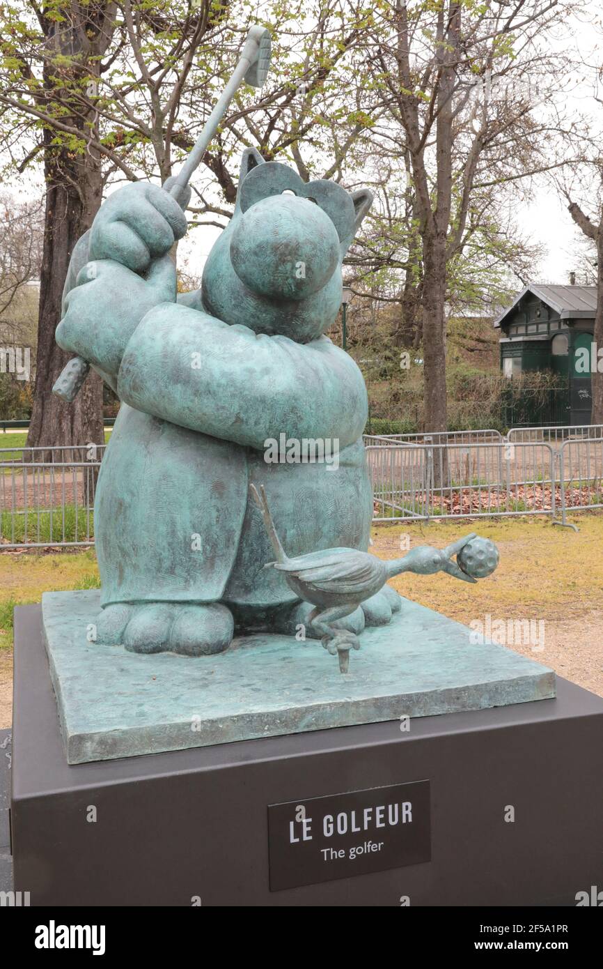 Le Chat De Philippe Geluck Vingt Sculptures Sur Les Champs Elysees Paris Photo Stock Alamy
