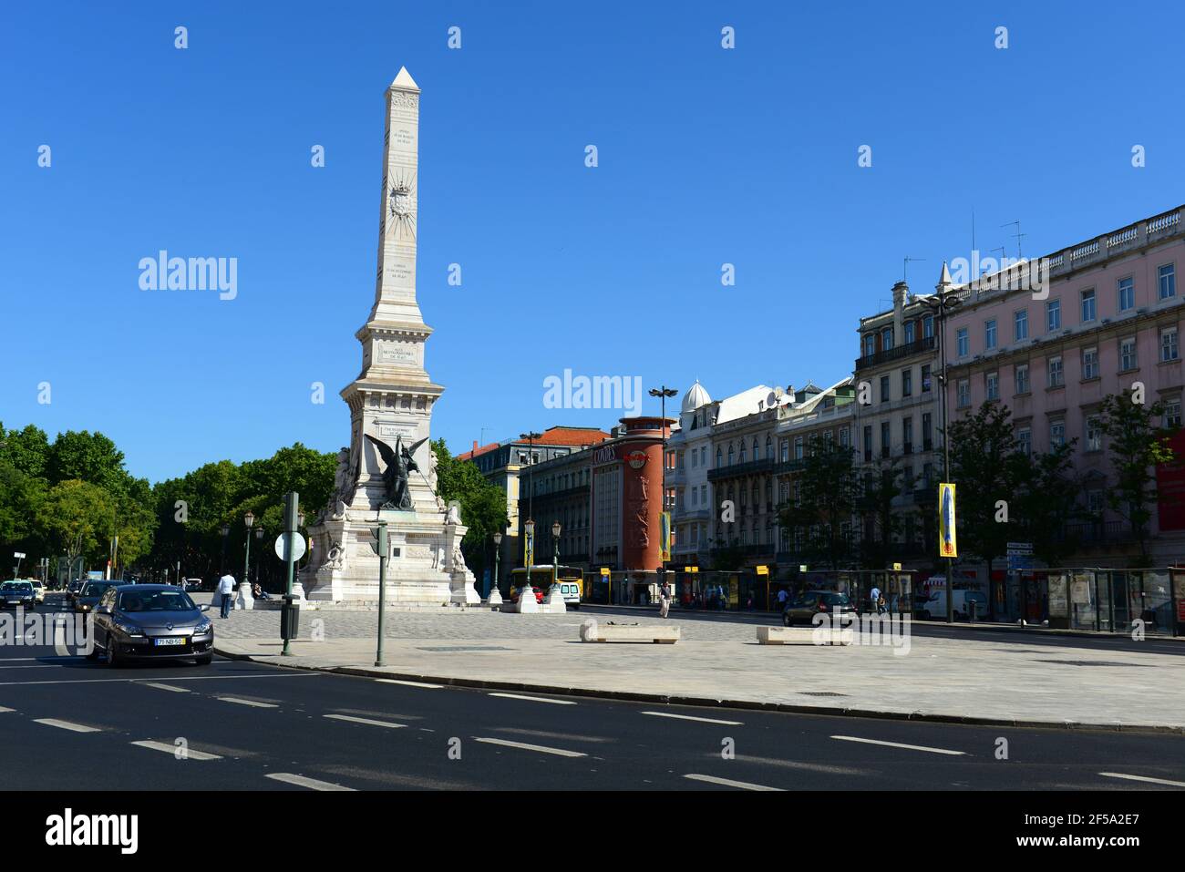 Place Restauradores (Praca dos Restauradores) et Monument aux restaurateurs (Monumento aos Restauradores) à Lisbonne, Portugal. Banque D'Images