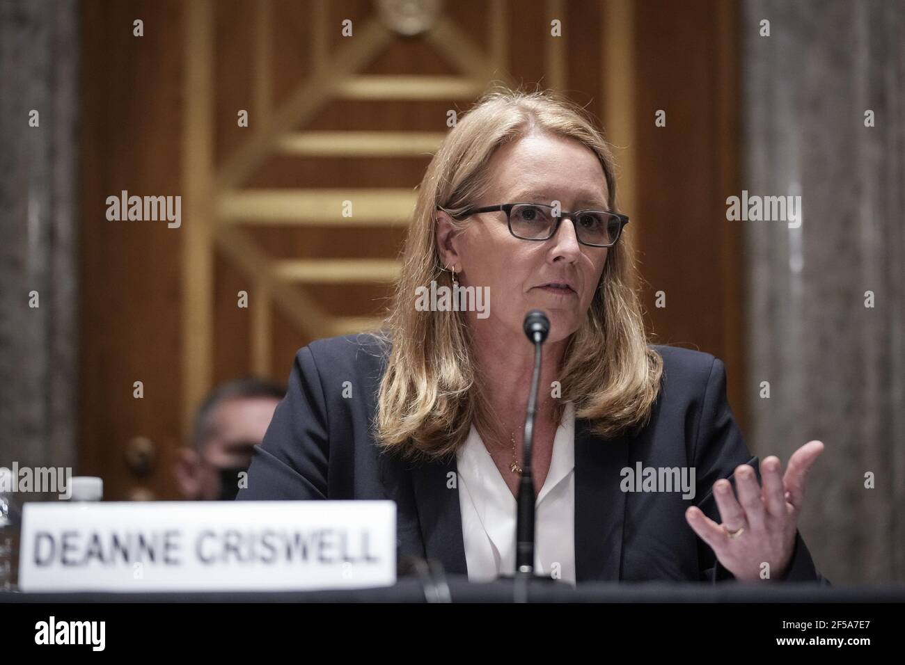 Washington, États-Unis. 25 mars 2021. Deanne Criswell, nommée administratrice de la Federal Emergency Management Agency (FEMA), témoigne lors de son audition de confirmation devant le Comité sénatorial de la sécurité intérieure et des affaires gouvernementales à Capitol Hill le 25 mars 2021 à Washington. Si elle est confirmée, Criswell deviendra la première femme à diriger la FEMA. Photo de piscine par Drew Angerer/UPI crédit: UPI/Alay Live News Banque D'Images