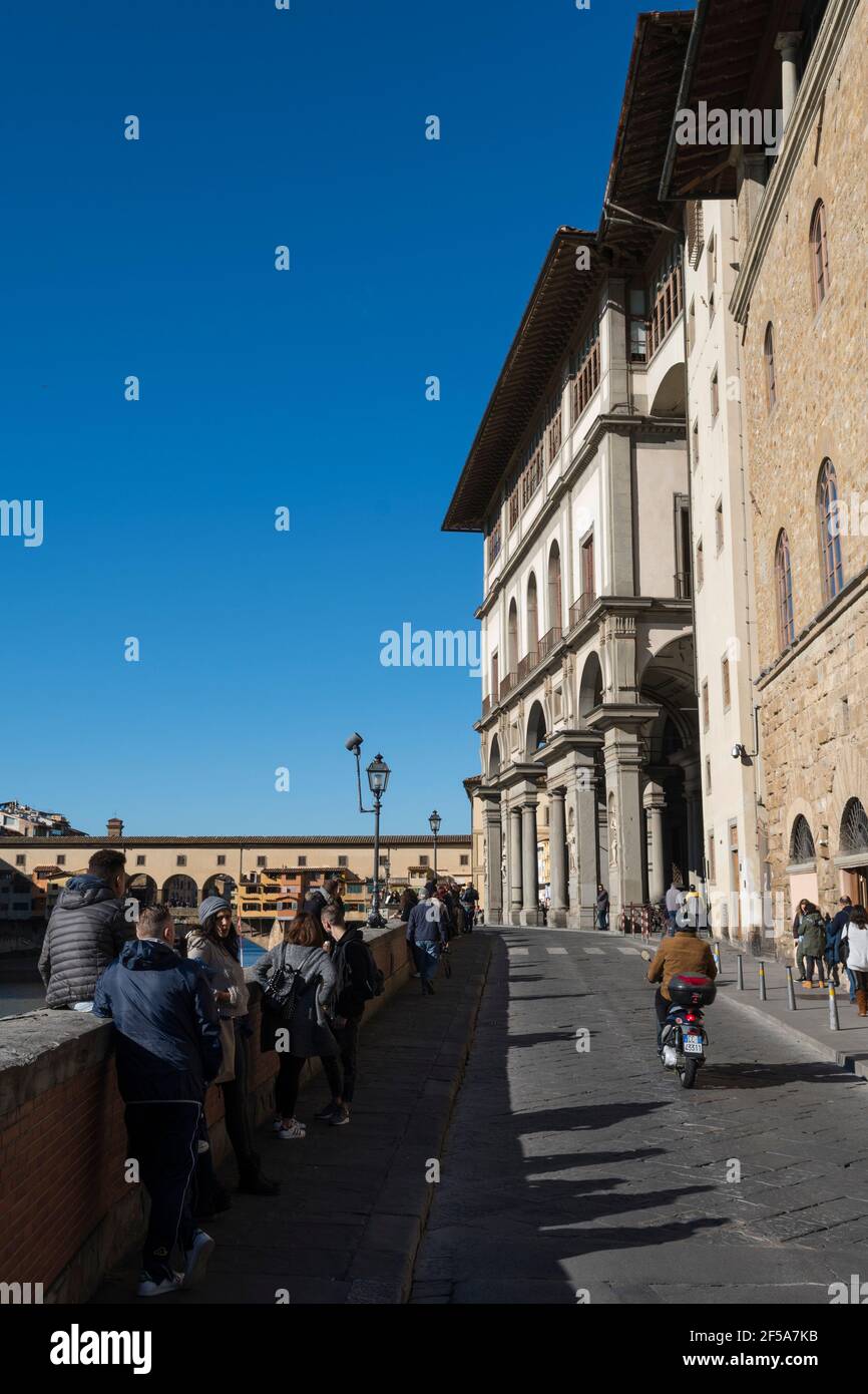 Lungarno degli Archibusieri Street, Florence, Toscane, Italie. Banque D'Images