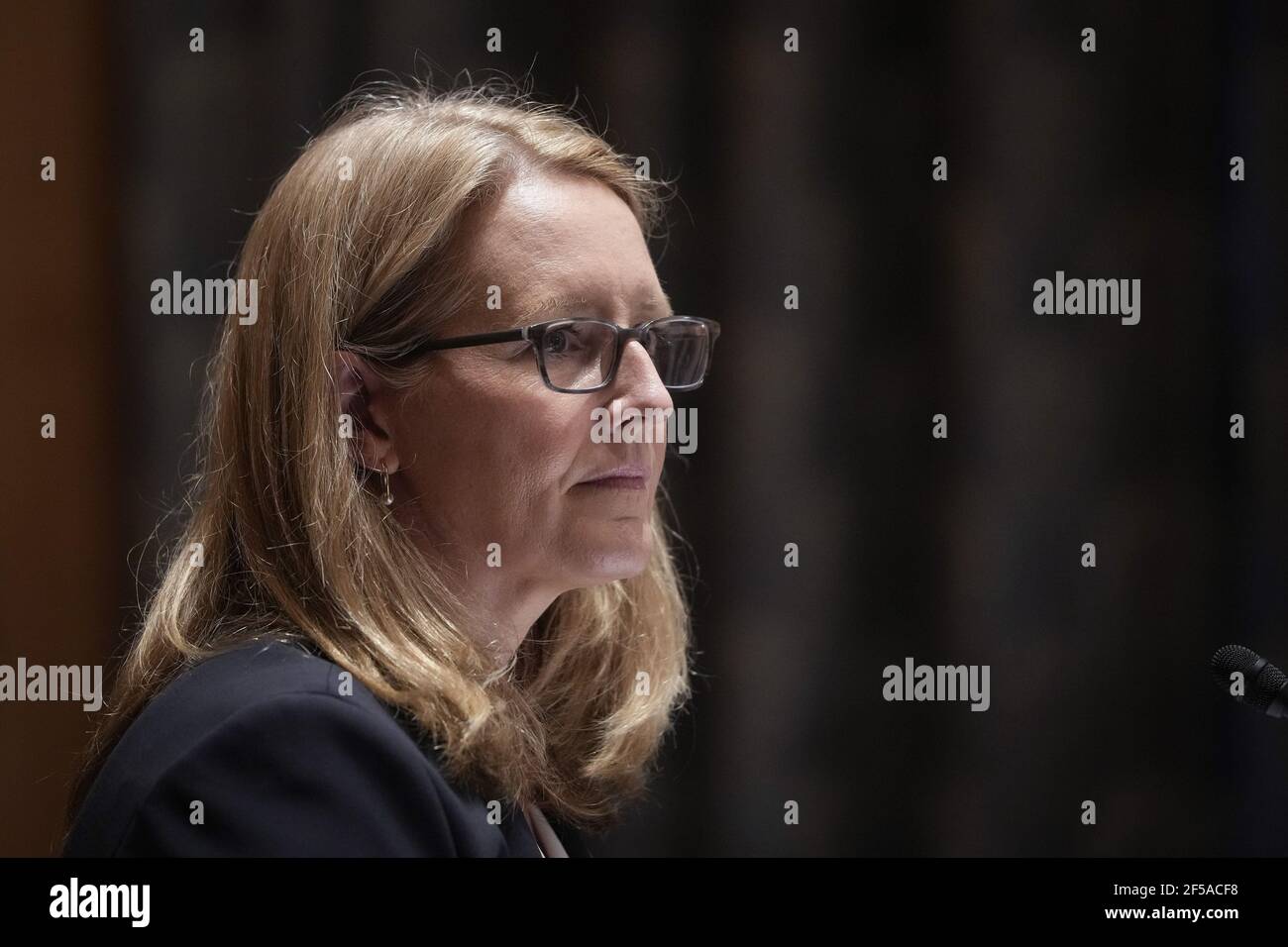 Washington, États-Unis. 25 mars 2021. Deanne Criswell, nommée administratrice de la Federal Emergency Management Agency (FEMA), témoigne lors de son audition de confirmation devant le Comité sénatorial de la sécurité intérieure et des affaires gouvernementales à Capitol Hill le 25 mars 2021 à Washington. Si elle est confirmée, Criswell deviendra la première femme à diriger la FEMA. Photo de piscine par Drew Angerer/UPI crédit: UPI/Alay Live News Banque D'Images