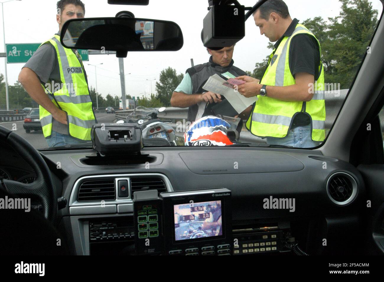 Iyaly, système de contrôle de limite de vitesse Provida monté sur une voiture de police de la circulation Banque D'Images