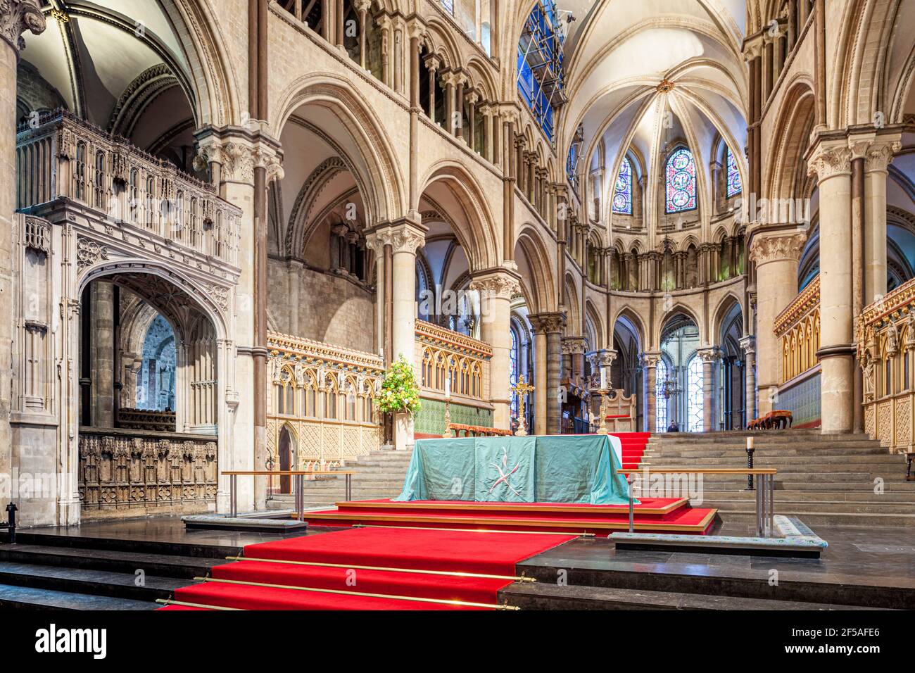 Le haut autel à la cathédrale de Canterbury, Kent, Angleterre Royaume-Uni Banque D'Images