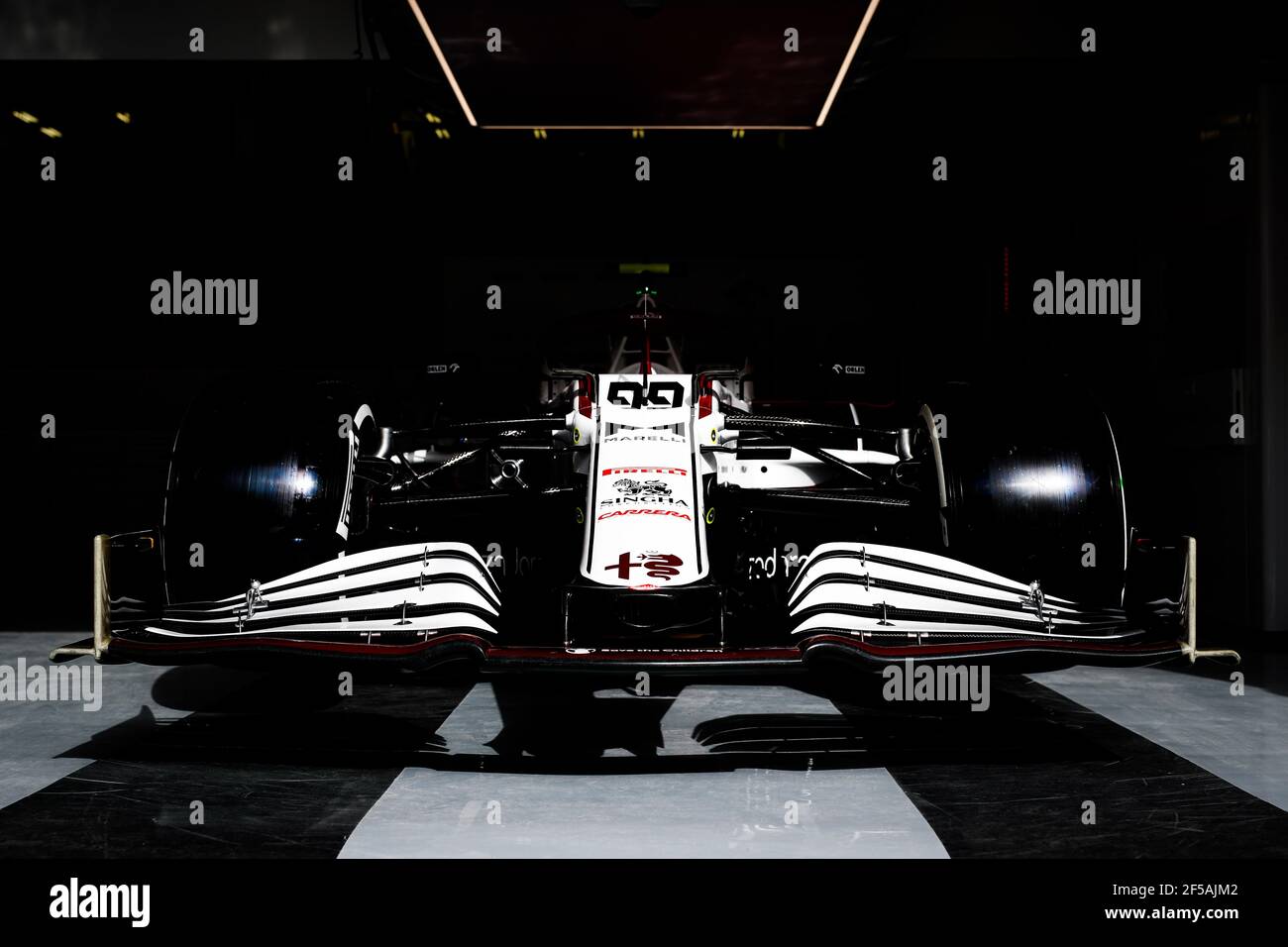 Sakhir, Italie. 25 mars 2021. 99 GIOVINAZZI Antonio (ita), Alfa Romeo Racing ORLEN C41, garage de l'atmopshere, boîte, pendant la Formule 1 Gulf Air Bahreïn Grand Prix 2021 du 26 au 28 mars 2021 sur le circuit international de Bahreïn, à Sakhir, Bahreïn - photo Florent Gooden/DPPI/LiveMedia Editorial utilisation seulement crédit: Independent photo Agency/Alay Live News Banque D'Images