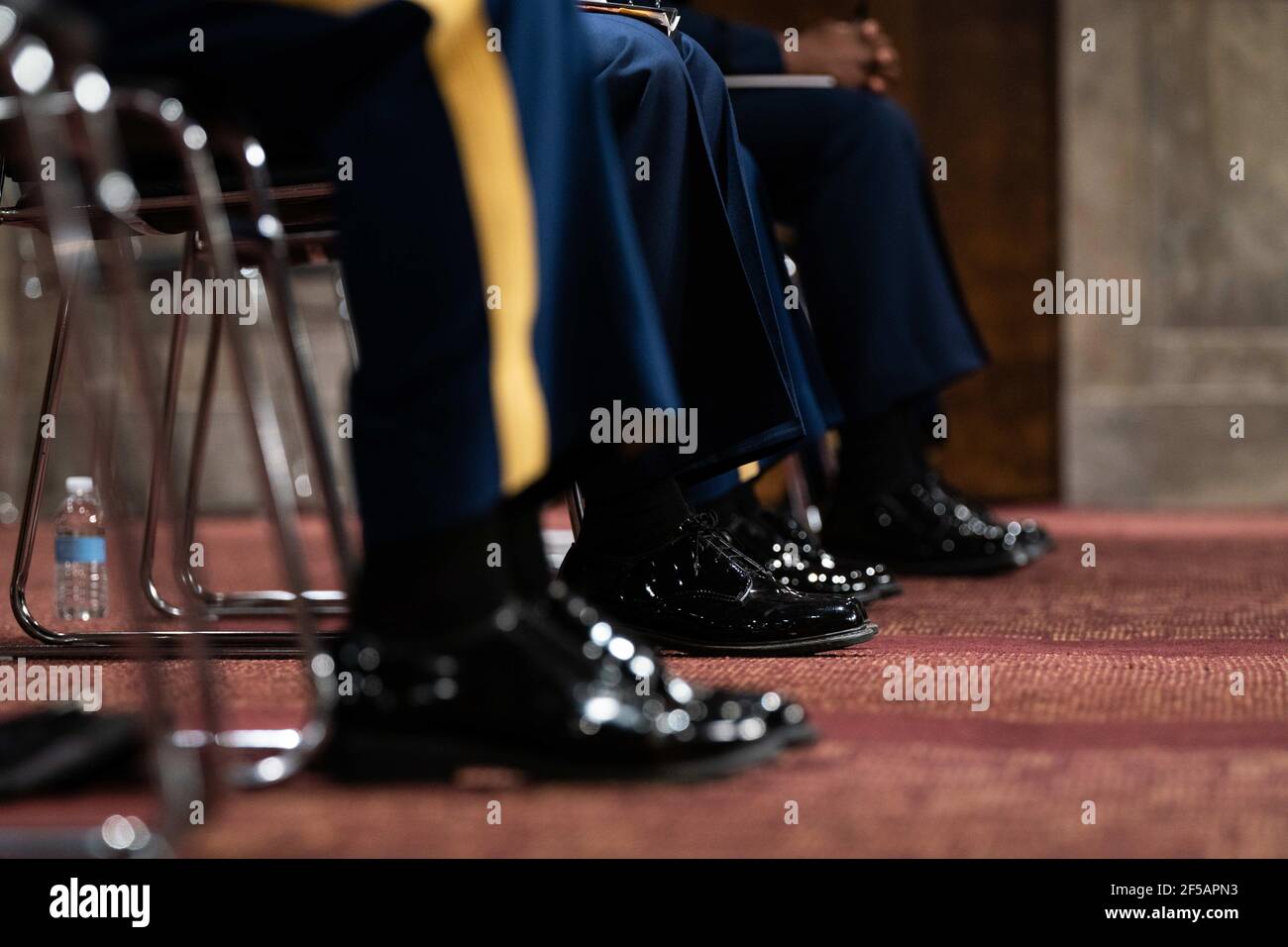 Les invités des témoins siègent lors d'une audience sur le “United States Special Operations Command et United States Cyber Command” avec le Comité des services armés du Sénat sur Capitol Hill à Washington DC le 25 mars 2021.Credit: Anna Moneymaker / Pool via CNP | usage dans le monde entier Banque D'Images