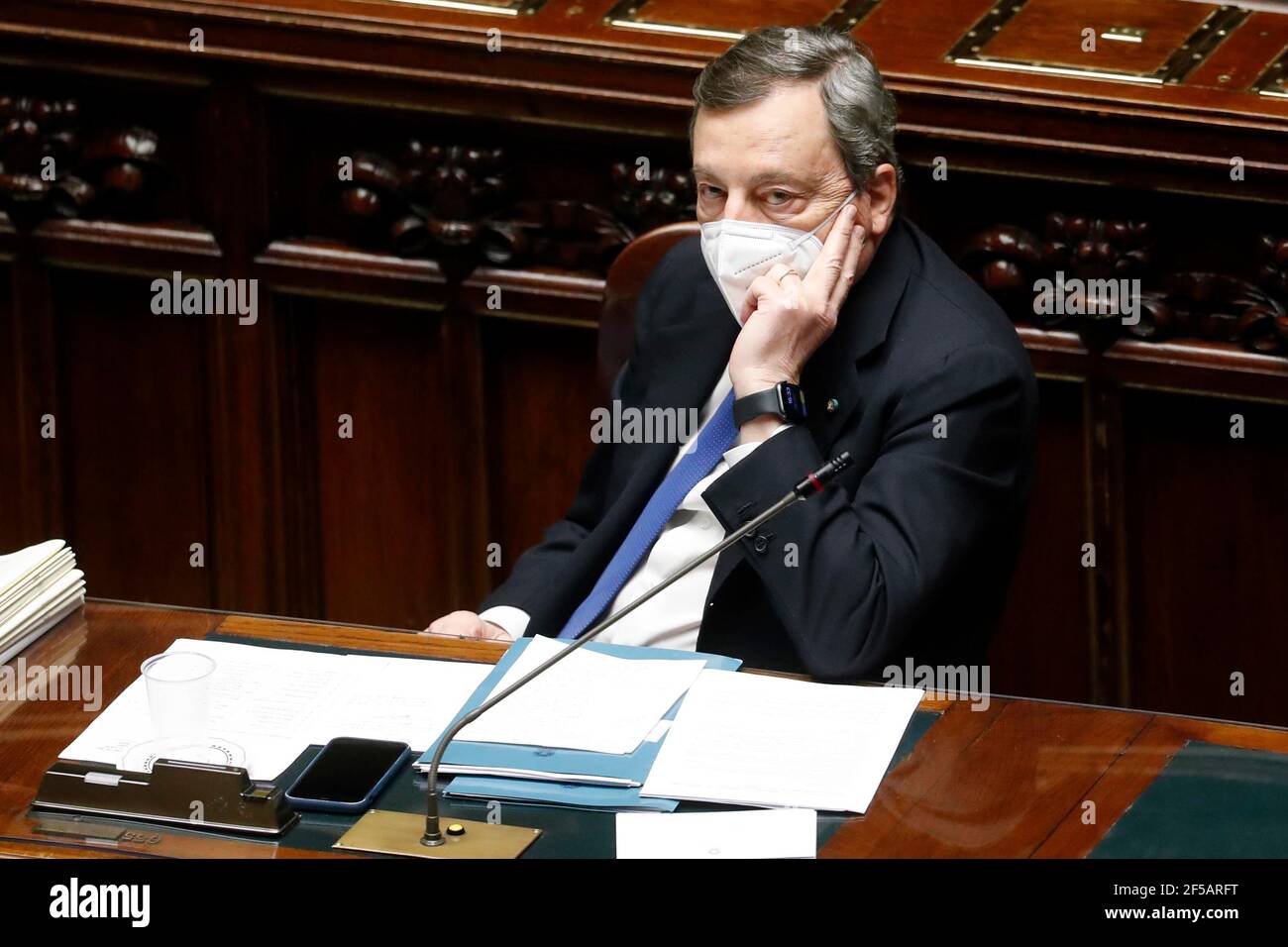 Italie, Rome, 24 mars 2021 : le Premier ministre Mario Draghi assiste à la session de la Chambre consacrée aux communications gouvernementales sur la prochaine Europe Banque D'Images