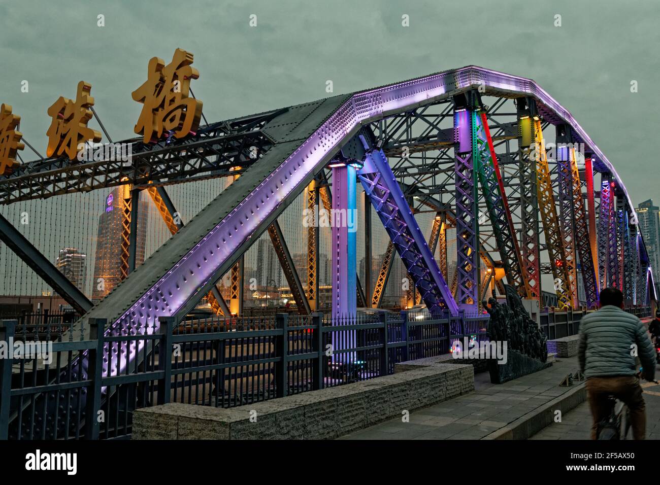 Paysage urbain lumières de nuit chine guangzhou au bord de la rivière Banque D'Images