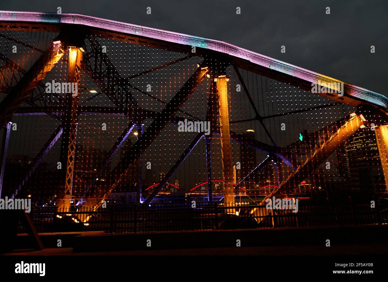 Paysage urbain lumières de nuit chine guangzhou au bord de la rivière Banque D'Images