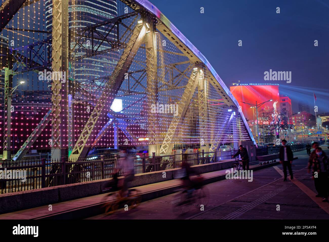 Paysage urbain lumières de nuit chine guangzhou au bord de la rivière Banque D'Images