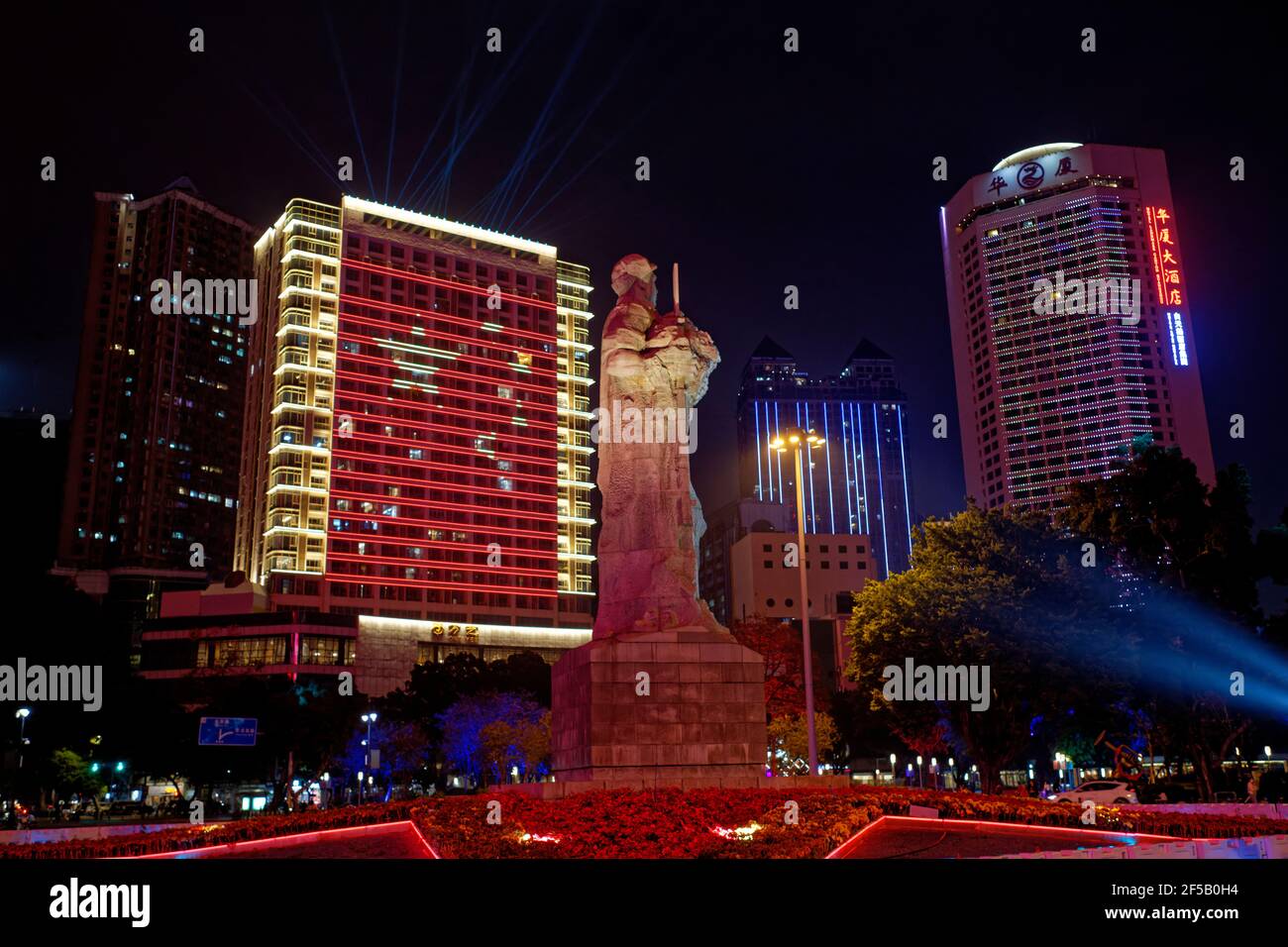 Paysage urbain lumières de nuit chine guangzhou au bord de la rivière Banque D'Images