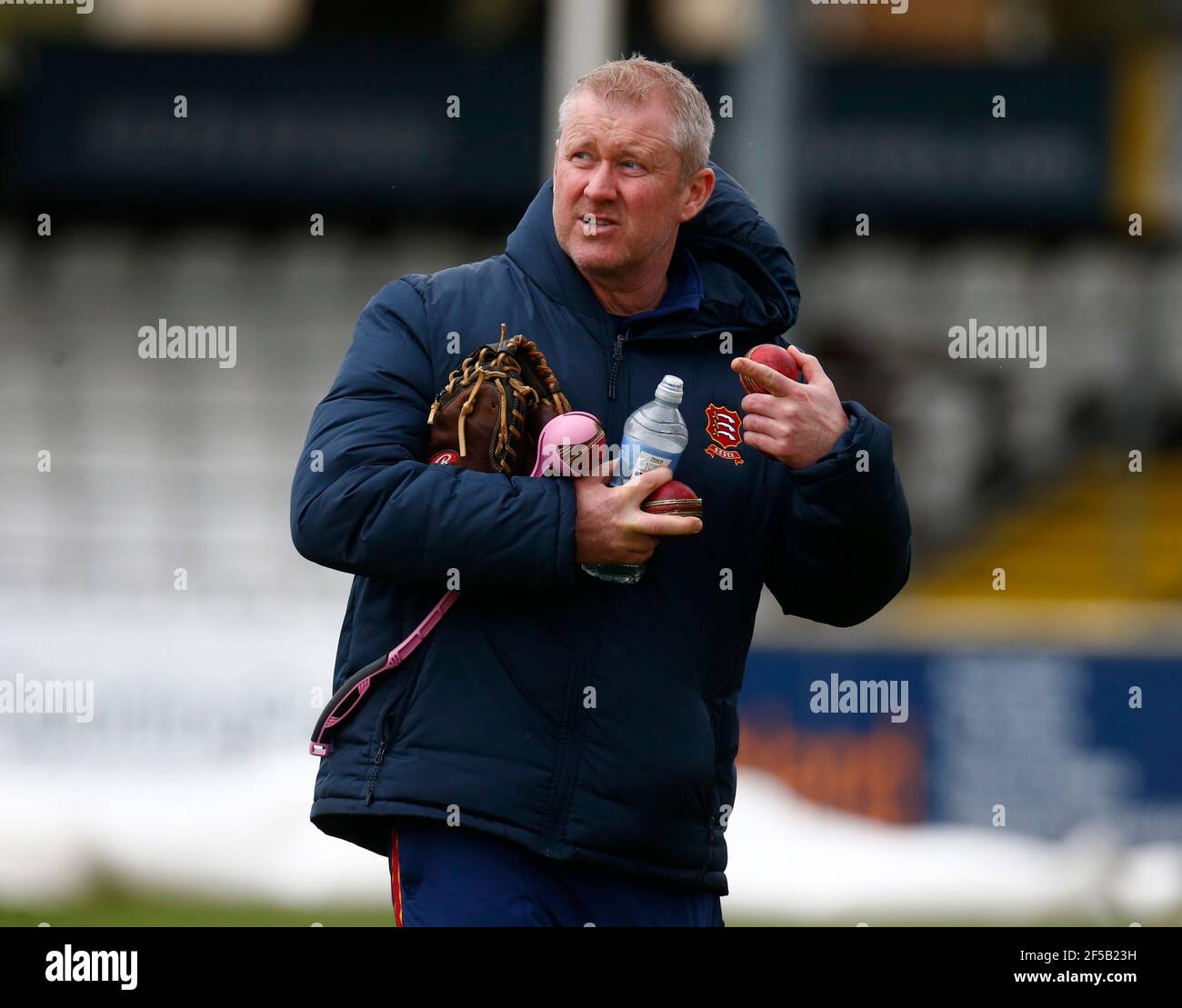 Chelmsford, Royaume-Uni. 25 mars 2021. CHELMSFORD ANGLETERRE - MARS 25: Anthony McGrath entraîneur d'Essex CCC pendant la journée amicale un match de 2 entre Essex CCC et Lancashire CCC au terrain du comté de Cloudfm le 25 mars 2021 à Chelmsford, Angleterre crédit: Action Foto Sport/Alamy Live News Banque D'Images