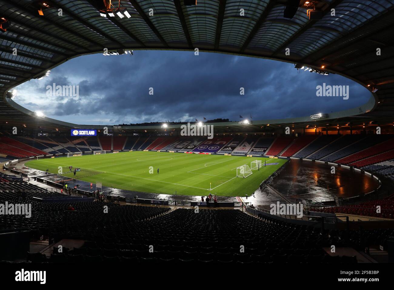 Une vue à l'intérieur du stade avant le match de qualification de la coupe du monde FIFA 2022 à Hampden Park, Glasgow. Date de la photo: Jeudi 25 mars 2021. Banque D'Images