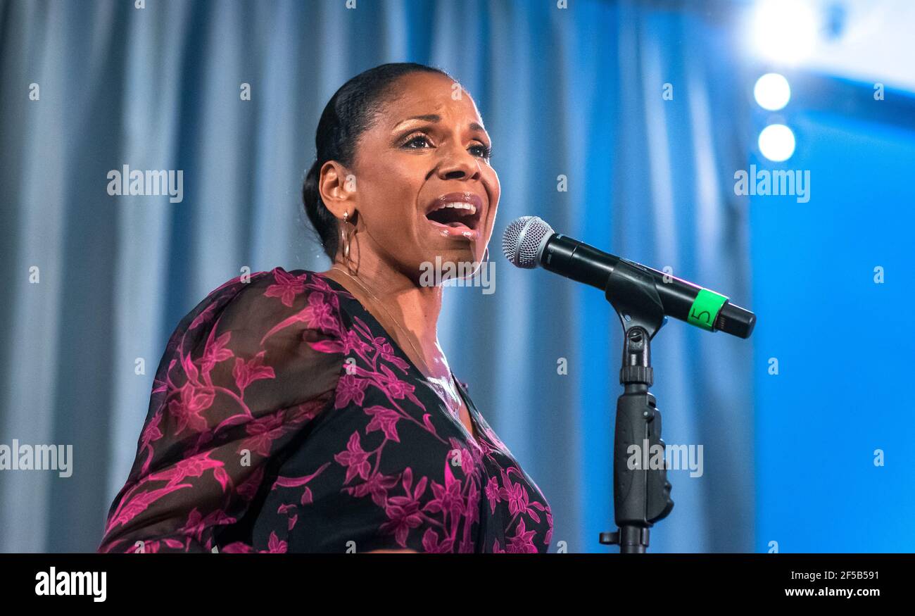 Audra McDonald se produit au dîner annuel de l'Edward M Kennedy Institute le 24 octobre 2019 Banque D'Images