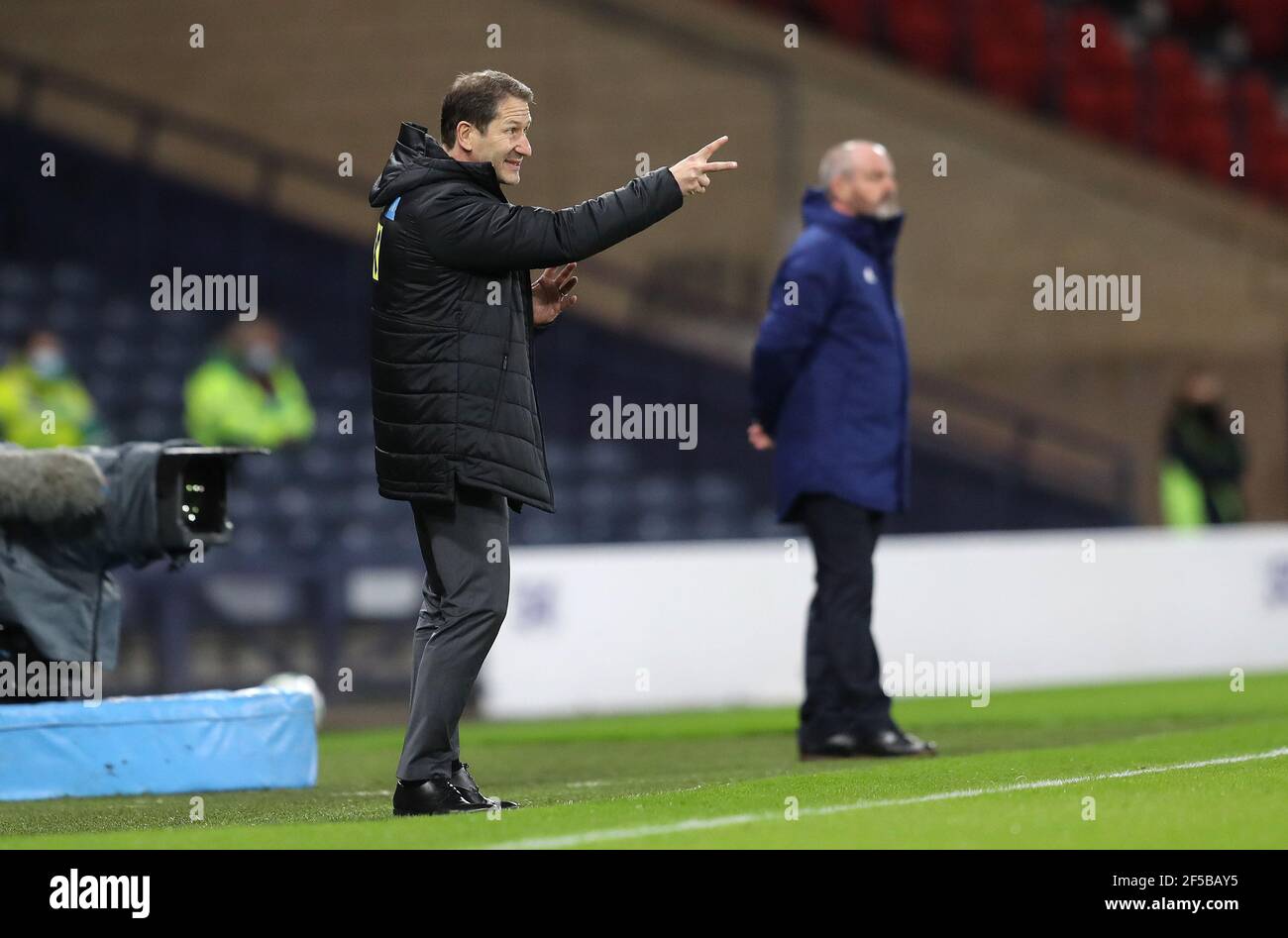 Franco Foda, entraîneur-chef autrichien, en ligne de contact lors du match de qualification de la coupe du monde de la FIFA 2022 au parc Hampden, à Glasgow. Date de la photo: Jeudi 25 mars 2021. Banque D'Images