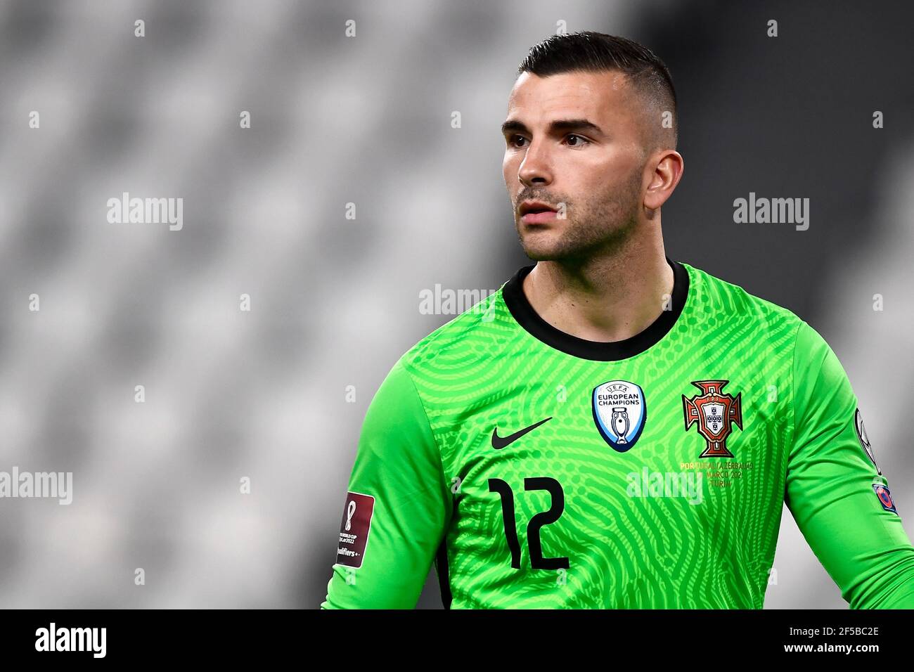 Turin, Italie - 24 mars 2021 : Anthony Lopes, du Portugal, regarde pendant la coupe du monde de la FIFA 2022, match de qualification du Qatar entre le Portugal et l'Azerbaïdjan. Le Portugal fait face à l'Azerbaïdjan dans un lieu neutre à Turin, derrière des portes fermées, pour empêcher la propagation des variantes Covid-19. Le Portugal a gagné 1-0 sur l'Azerbaïdjan. Credit: Nicolò Campo/Alay Live News Banque D'Images