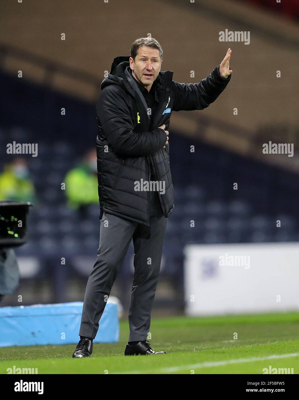 Franco Foda, entraîneur-chef autrichien, en ligne de contact lors du match de qualification de la coupe du monde de la FIFA 2022 au parc Hampden, à Glasgow. Date de la photo: Jeudi 25 mars 2021. Banque D'Images