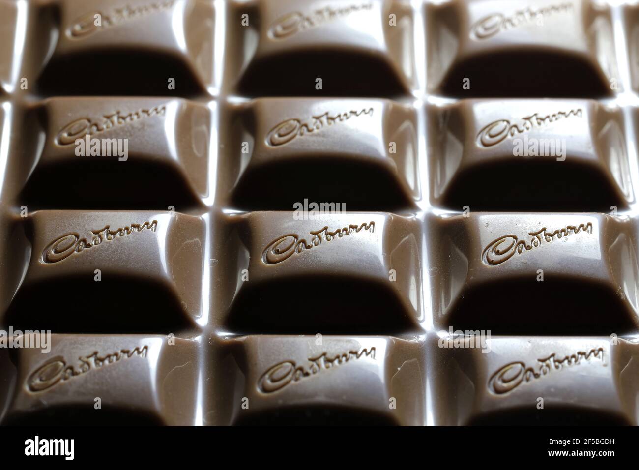 Barre de lait de chocolat Cadbury Dairy Banque D'Images