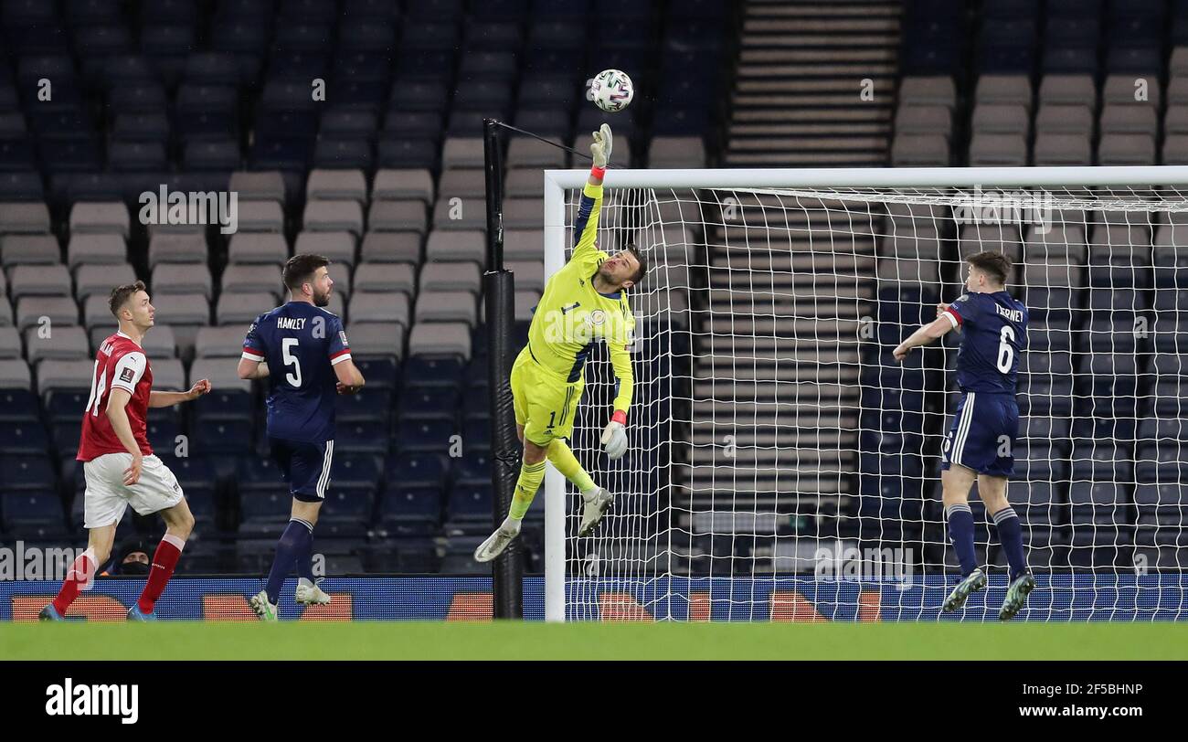 Le gardien de but écossais David Marshall fait des économies lors du match de qualification de la coupe du monde de la FIFA 2022 à Hampden Park, Glasgow. Date de la photo: Jeudi 25 mars 2021. Banque D'Images