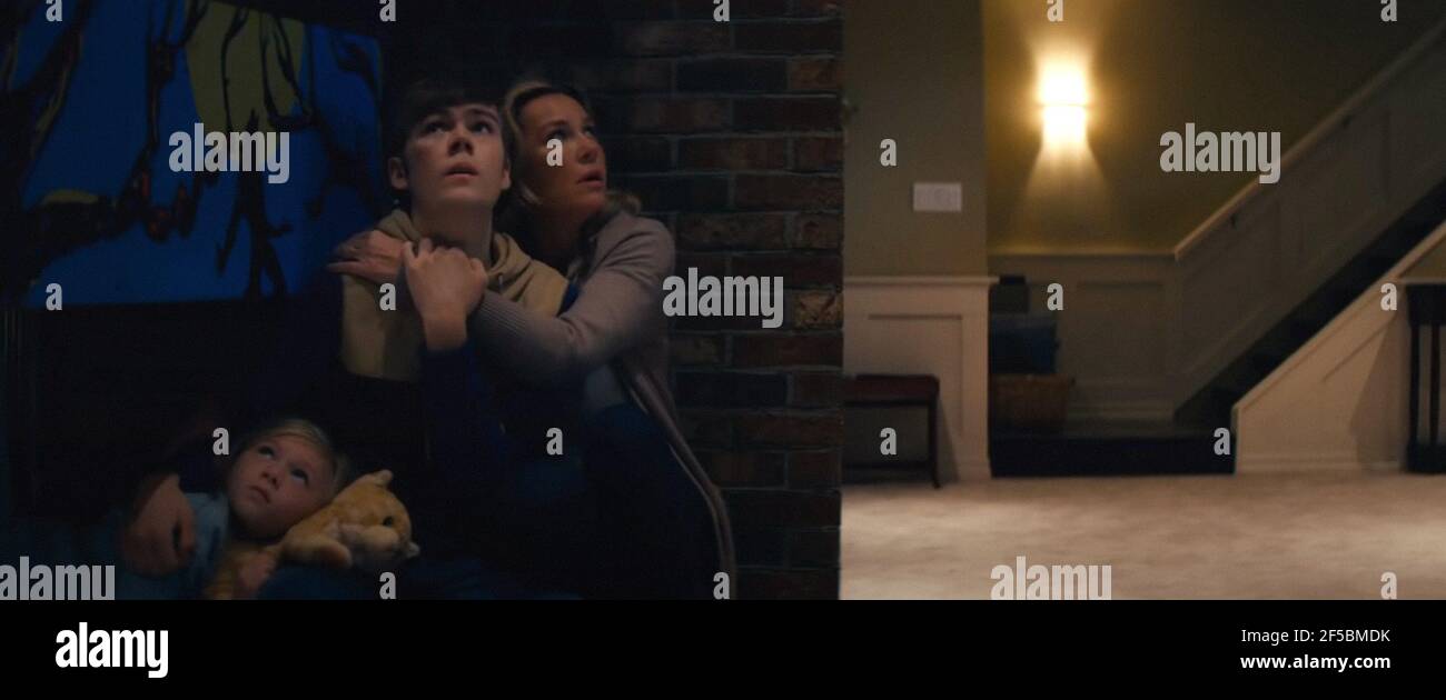 PERSONNE, de gauche à droite : Paisley Cadorath, Gage Munroe, Connie Nielsen, 2021. © Universal Pictures / Courtesy Everett Collection Banque D'Images